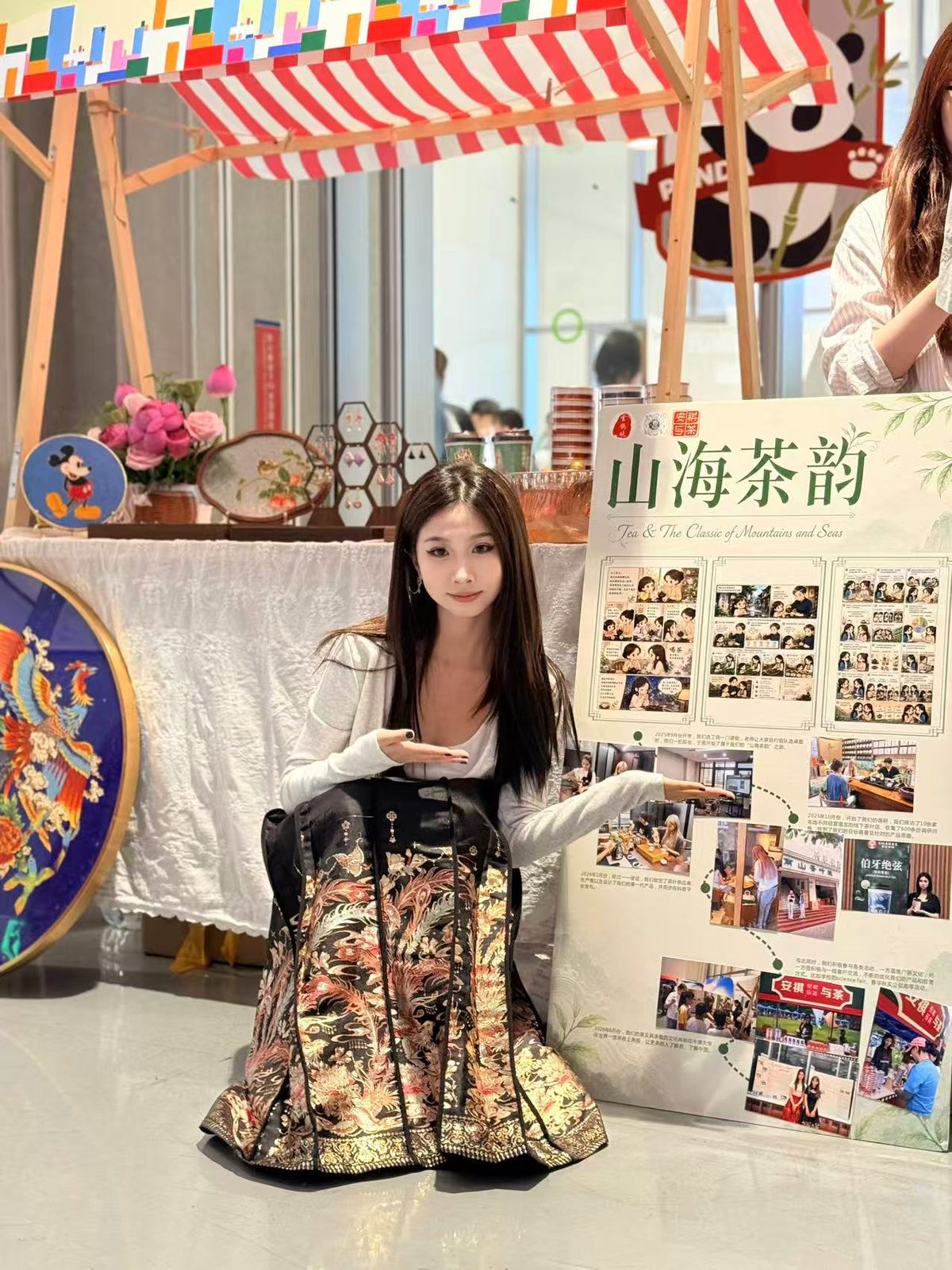 摊位上的非遗手作展示